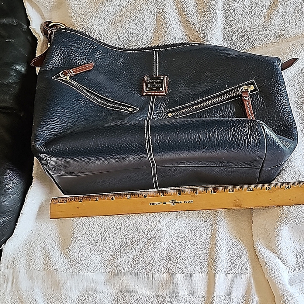 🖤 Soft pebble leather Dooney & Bourke, hobo bag, the real deal!
